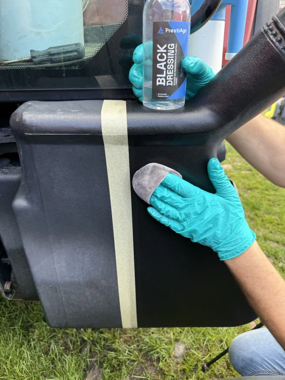 PrestiAgri Black Dressing - Konzervačný prípravok na plasty a gumu | 500 ml